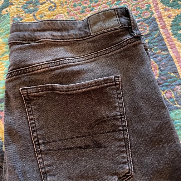 American Eagle Super High Waisted Black Wash Jeans - Picture 15 of 16